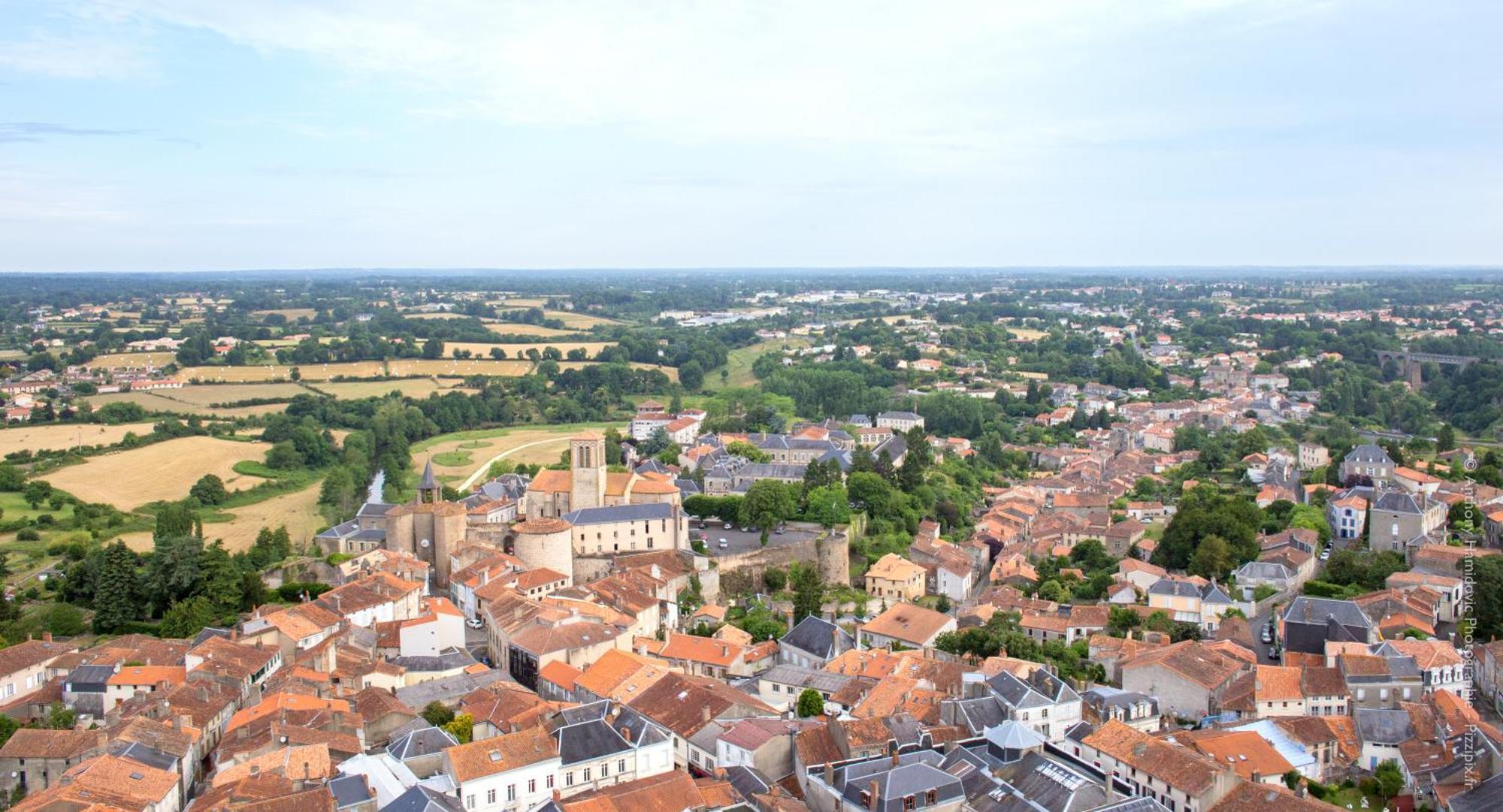 Petite Maison Medievale Parthenay Exterior photo
